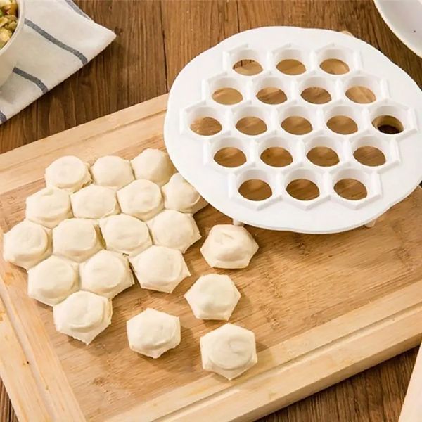 Пластикова пельменниця (форма для приготування пельменів) &Oslash;21 см на 19 пельменів 87560 фото